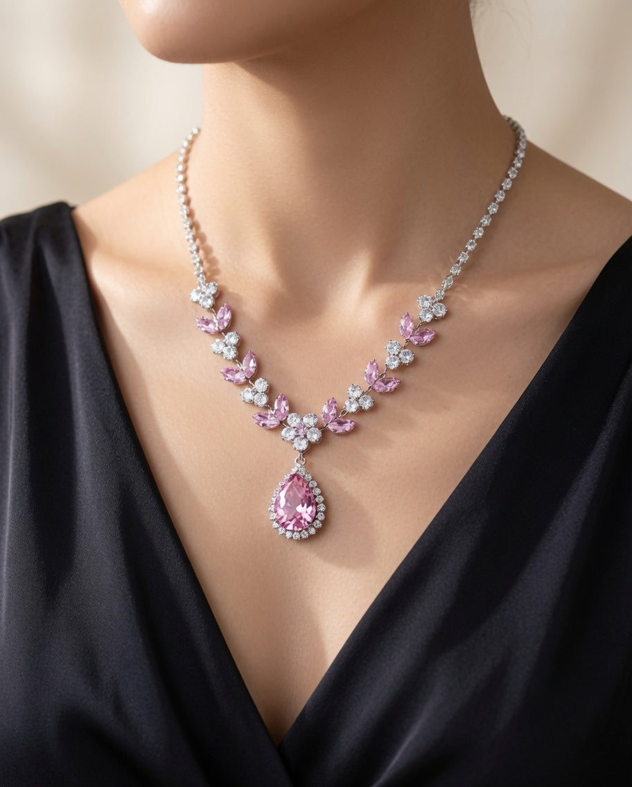 Collar Elegante con Cristal Rosado